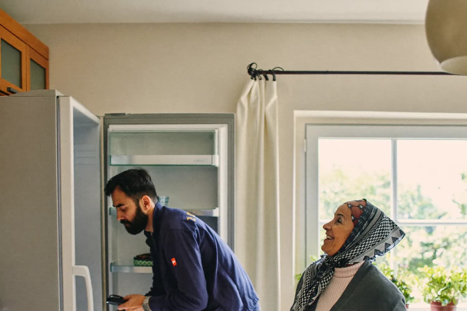 Aydın'da Arçelik buzdolabı tamiri yapan yetkili teknik servis teknisyeni