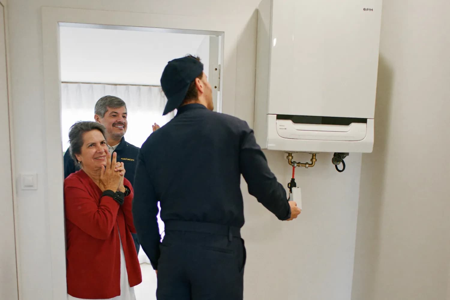 Aydın'da Demirdöküm kombi tamiri yapan yetkili teknik servis teknisyeni